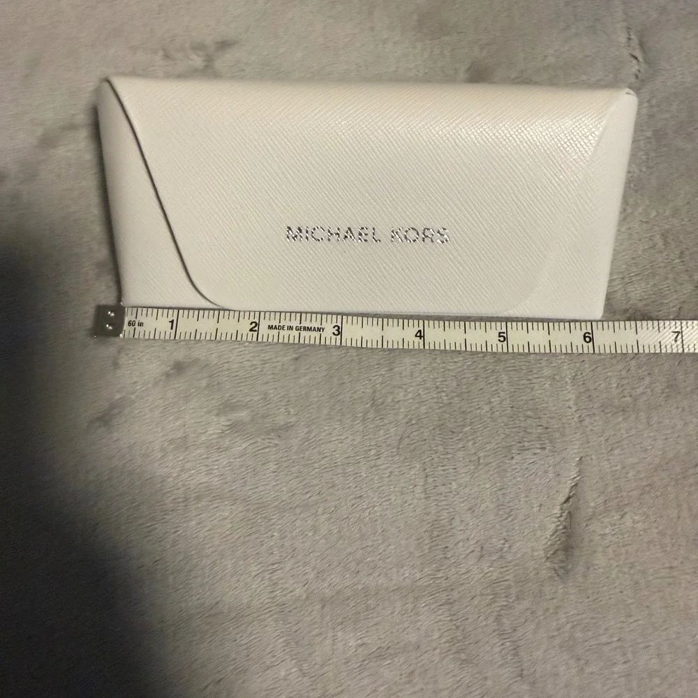 Michael Kors Eyeglass Case White Hard Shell Snap Closure EUC‎